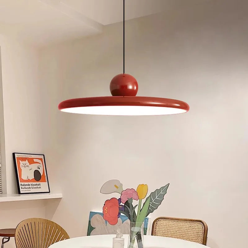 Flyvende Tallerken Pendel – Nordisk Loftlampe i Cremefarver