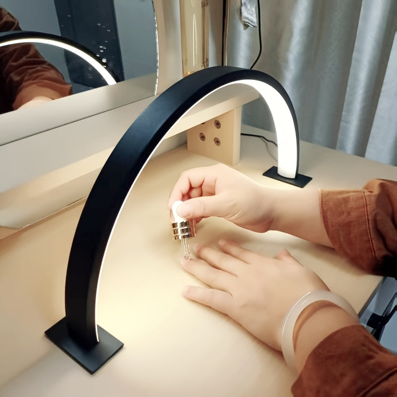 Crescent Moon – LED-skrivebordslampe med USB og dæmpning