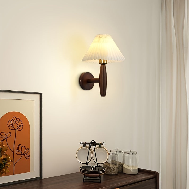 Nordisk Træ Væglampe | Retro Sengebordslampe med Plisseret Skærm