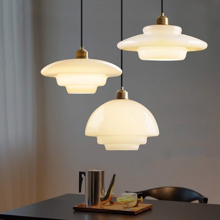 Hvid Glaspendel – Mid-century elegance i glas