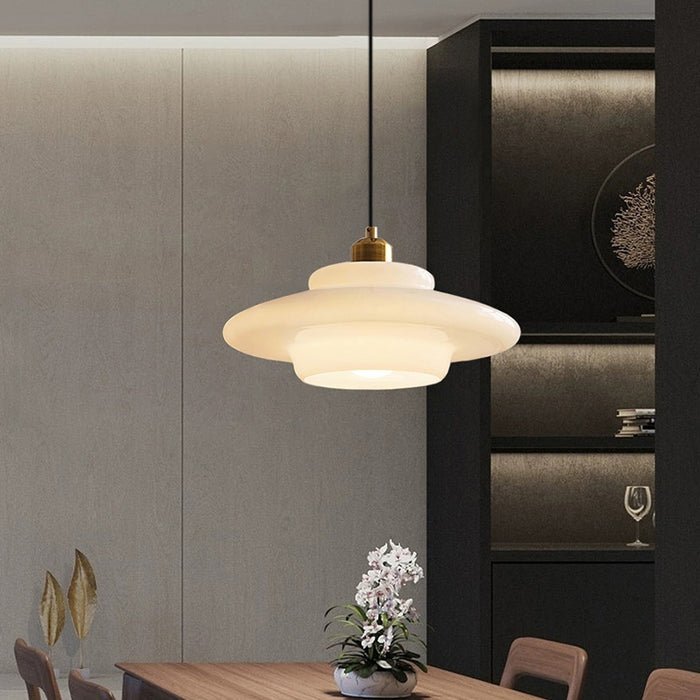 Hvid Glaspendel – Mid-century elegance i glas