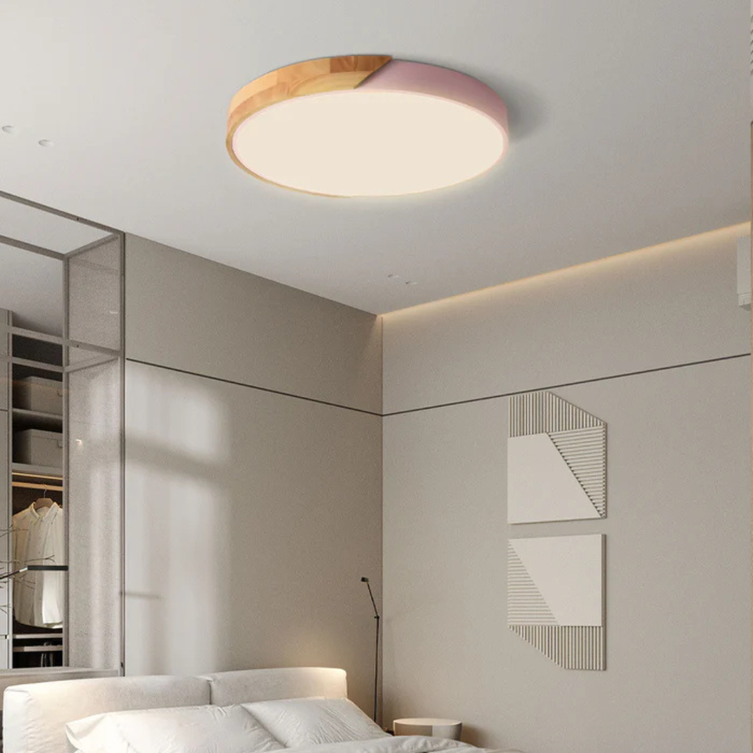 LED-loftlampe i træ og metal – nordisk design