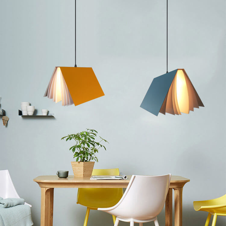 Flying Book Pendel – loftlampe med bogformet skærm