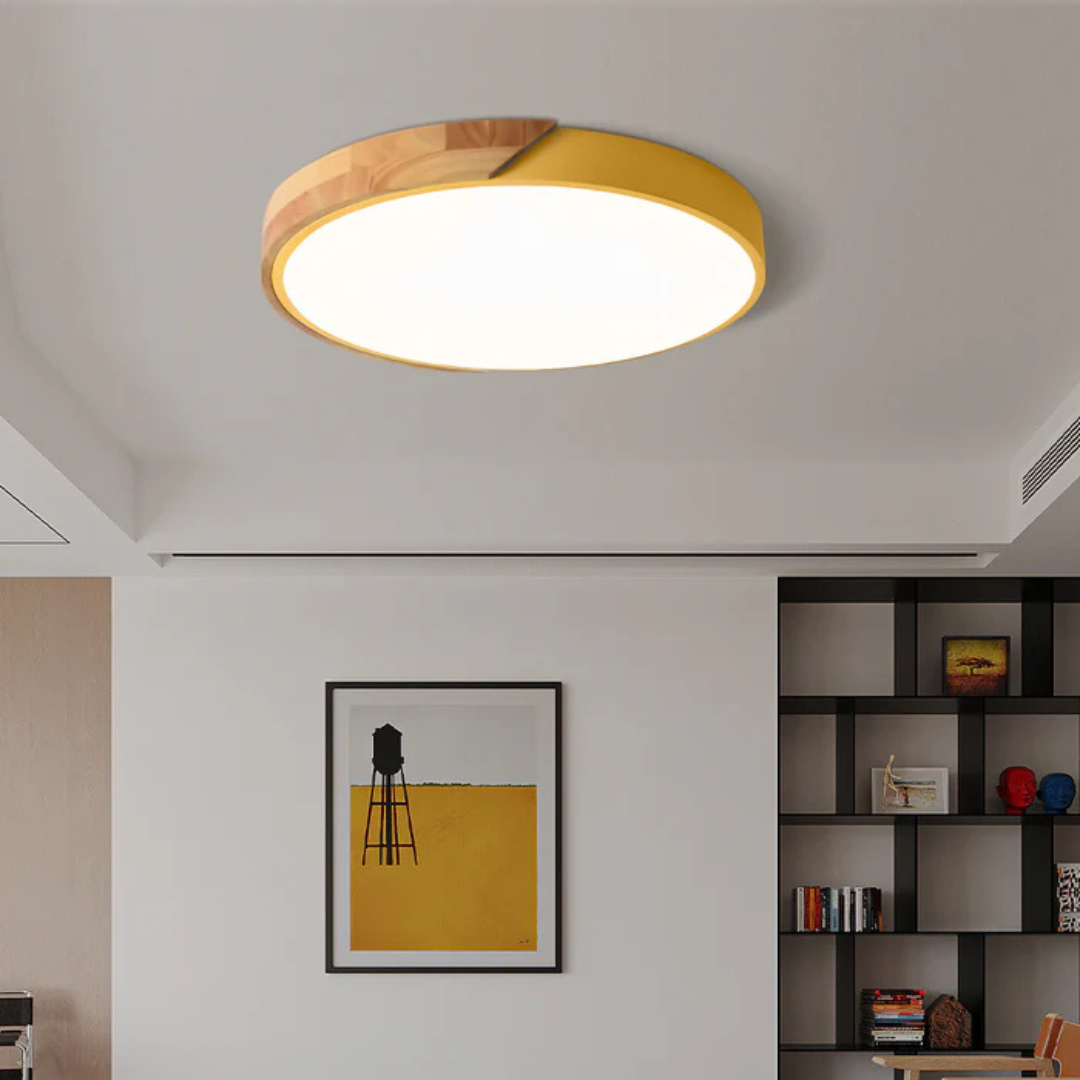 LED-loftlampe i træ og metal – nordisk design