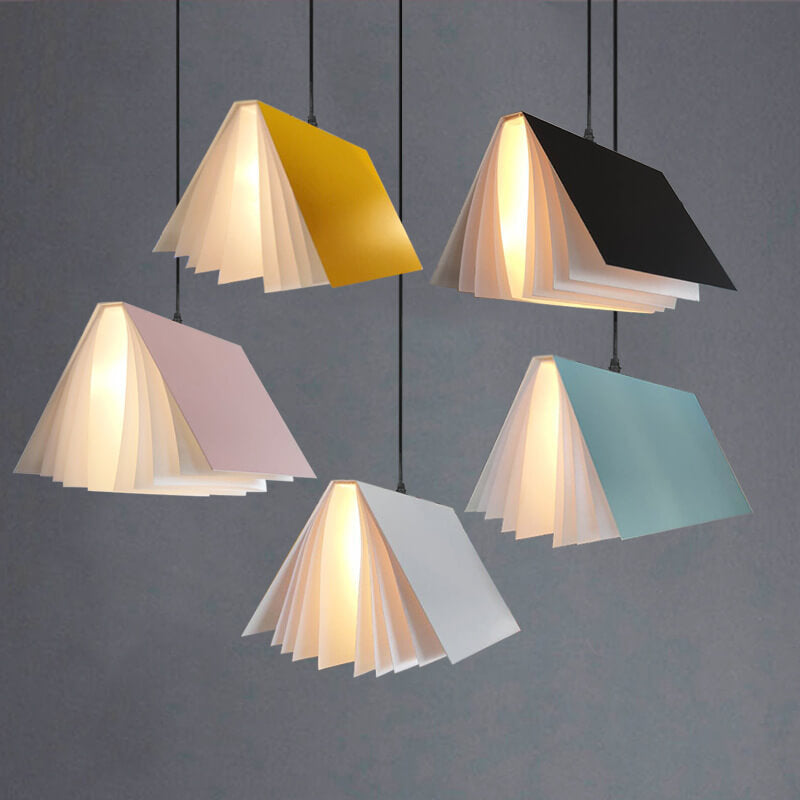 Flying Book Pendel – loftlampe med bogformet skærm