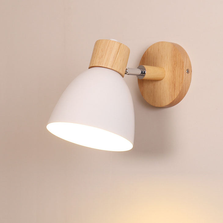 Moderne væglampe i træ og jern – skandinavisk design