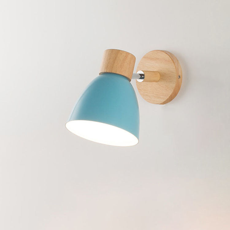 Moderne væglampe i træ og jern – skandinavisk design