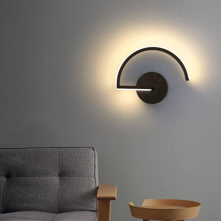 Curves Line – Buet LED-væglampe med halo-effekt