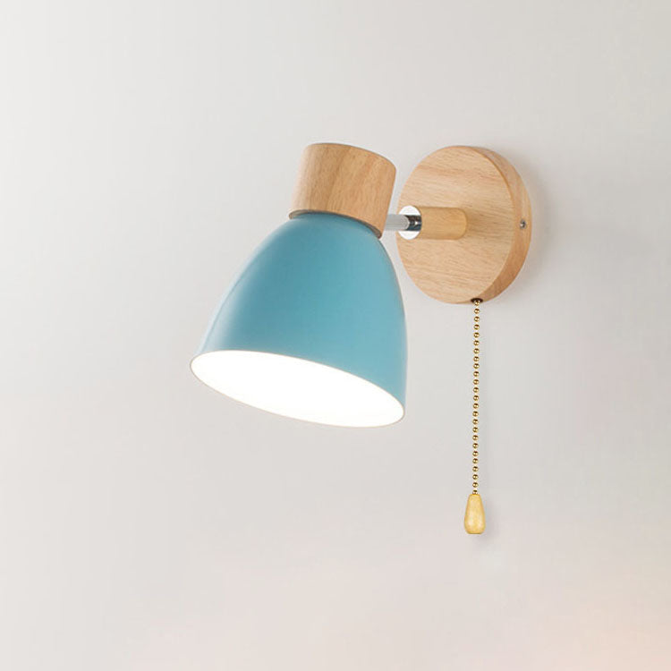 Moderne væglampe i træ og jern – skandinavisk design