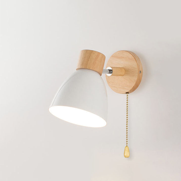 Moderne væglampe i træ og jern – skandinavisk design