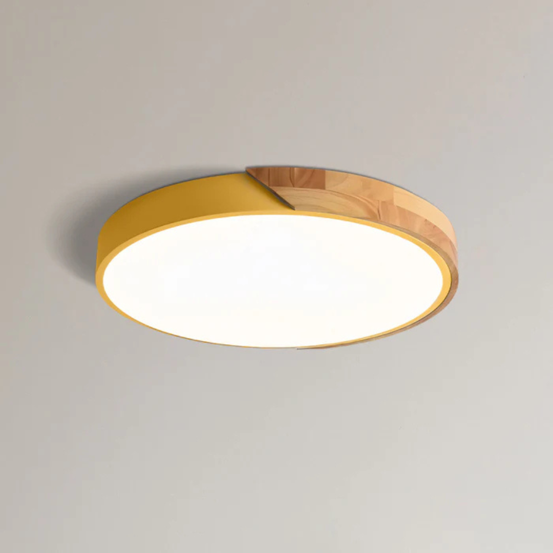 LED-loftlampe i træ og metal – nordisk design