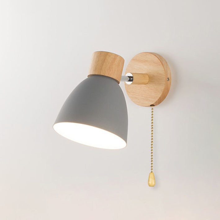 Moderne væglampe i træ og jern – skandinavisk design