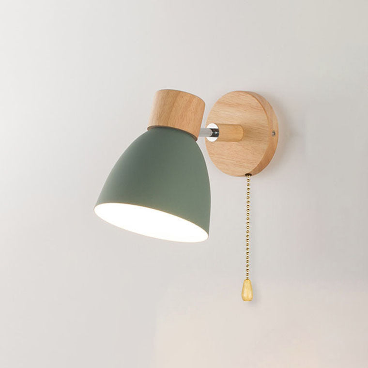 Moderne væglampe i træ og jern – skandinavisk design