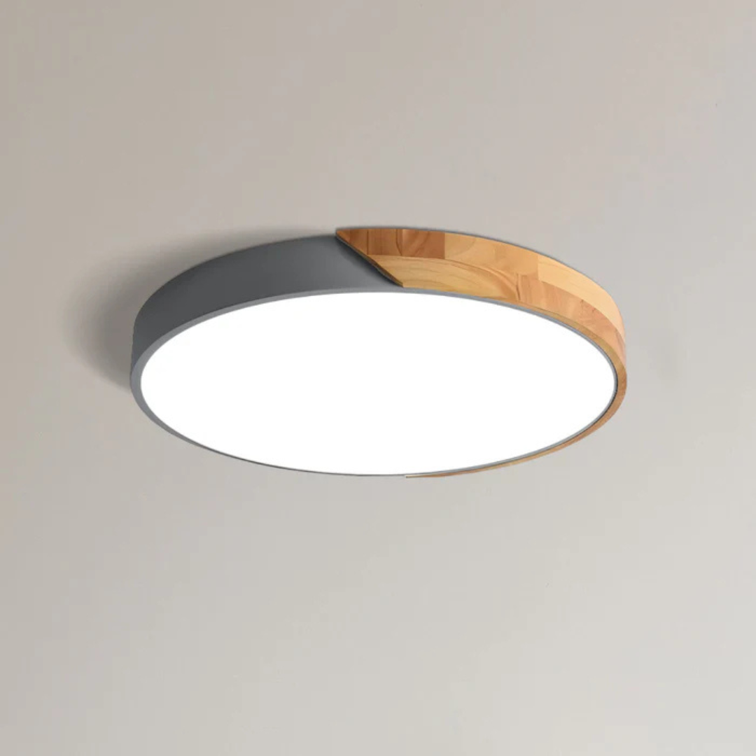 LED-loftlampe i træ og metal – nordisk design