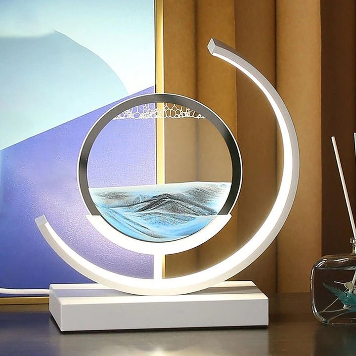Sandlys – Kviksand LED-bordlampe med sandkunst