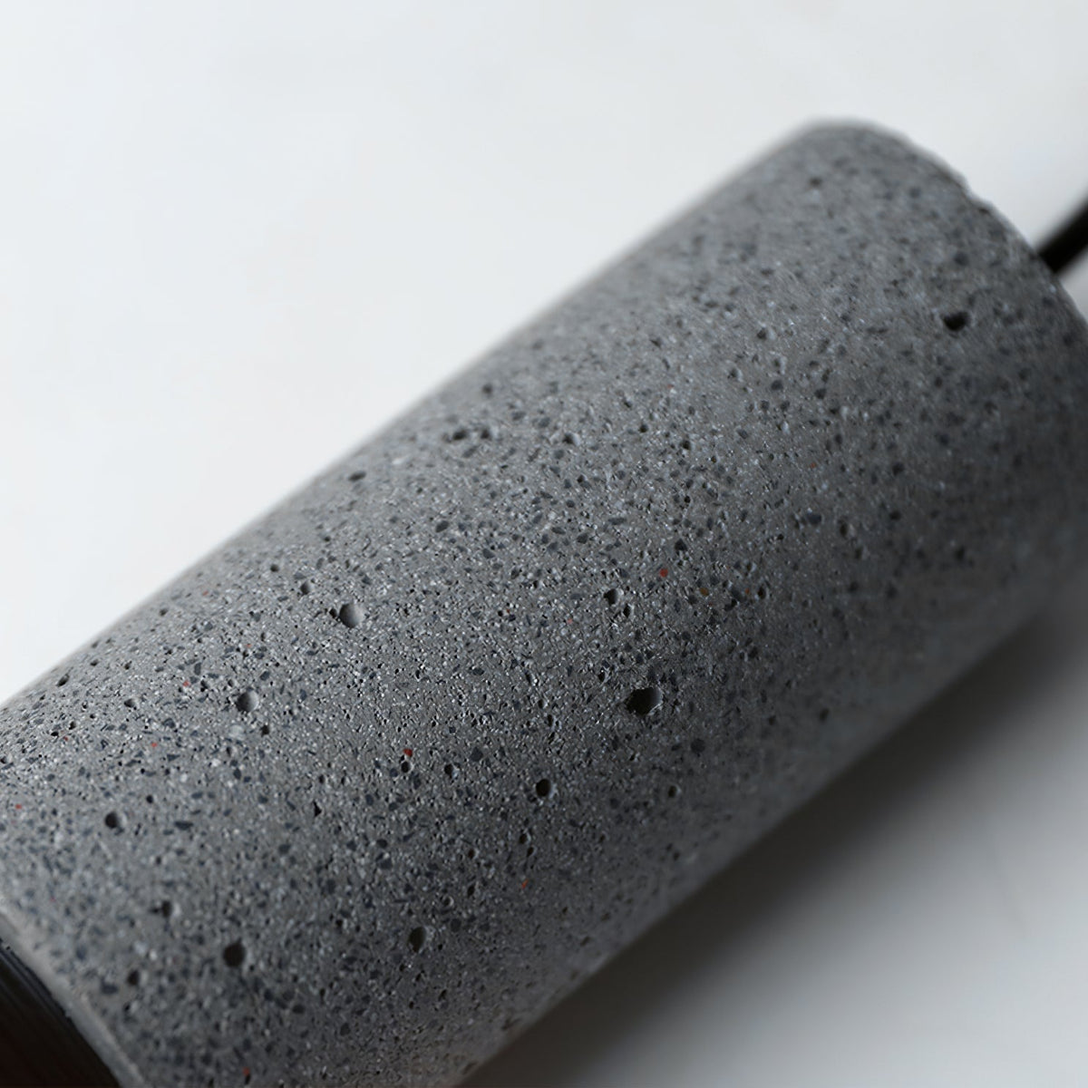Urban Concrete Pendel – industriel hængelampe i cement og metal
