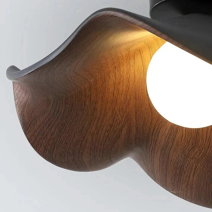 Lotus-loftlampe – organisk form i harpiks og jern