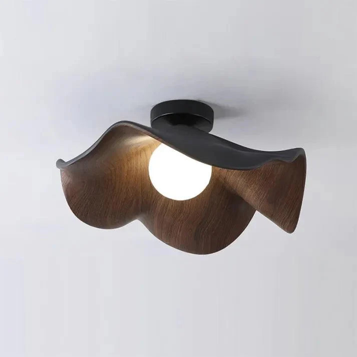 Lotus-loftlampe – organisk form i harpiks og jern