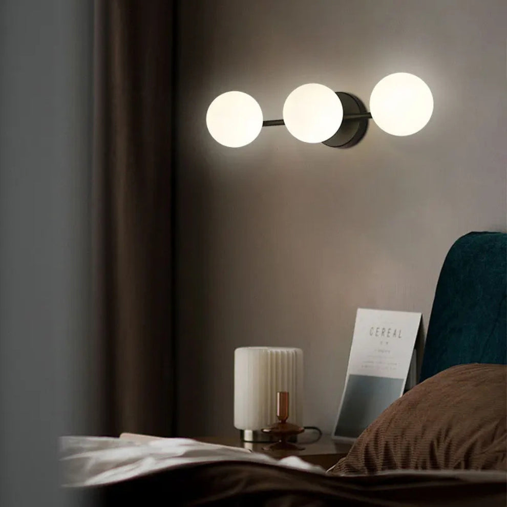 Nordisk Triple Glaskuglelampe – Væg i Guld eller Sort