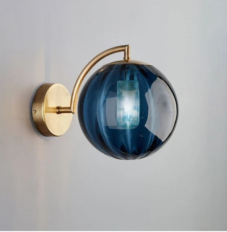 Glaskugle Væglampe – Messing og tonet glas