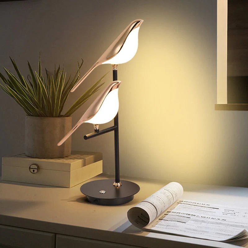 Golden Birdlight – nordisk væglampe med fugledesign