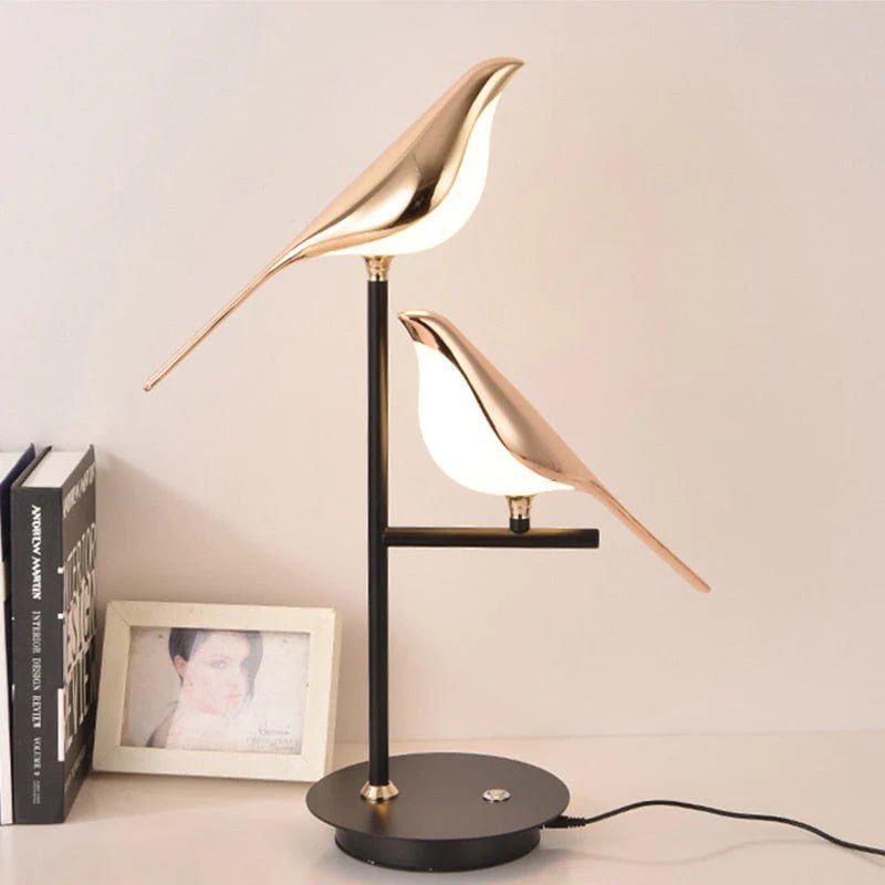 Golden Birdlight – nordisk væglampe med fugledesign