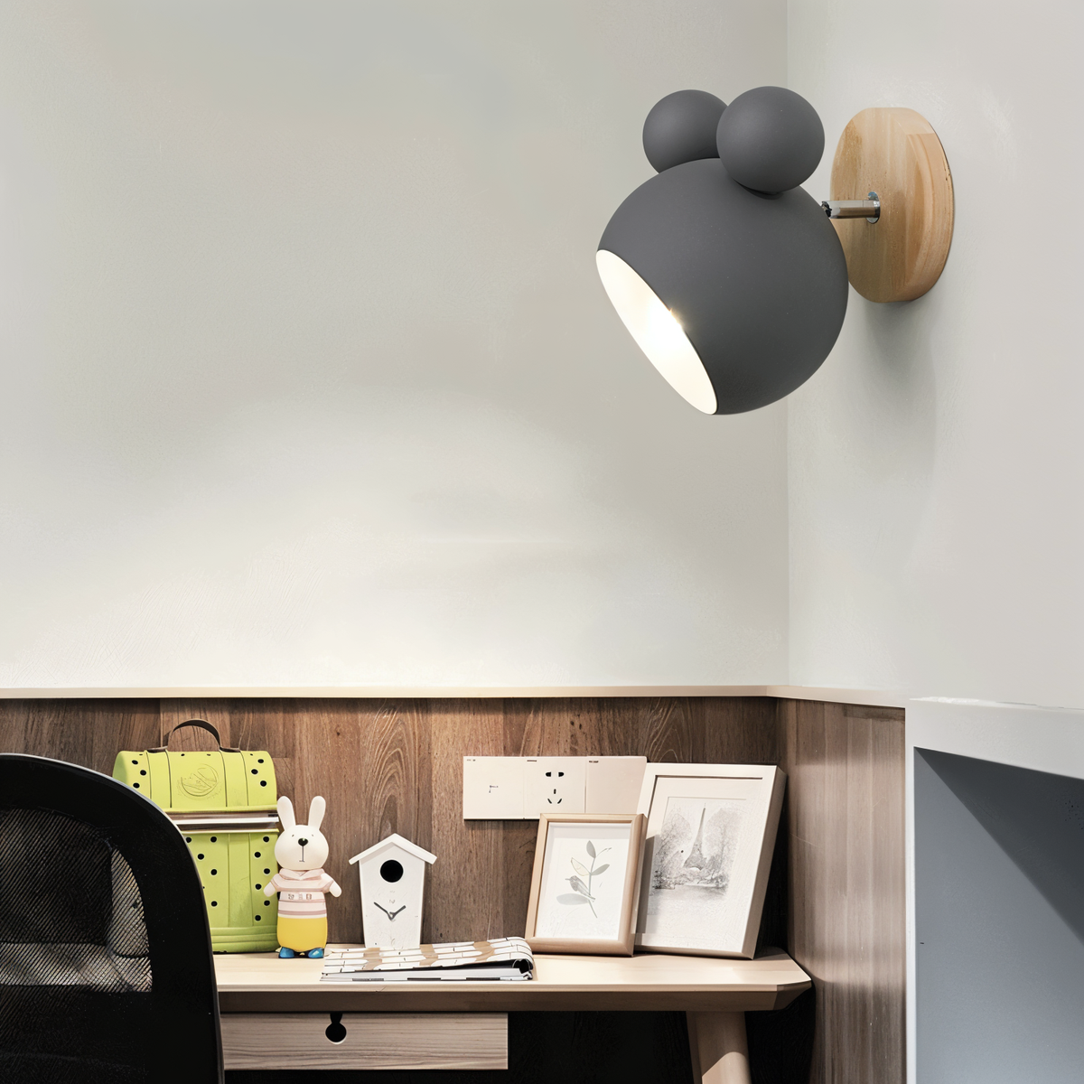 FlashMouse – Legende væglampe i aluminium og træ