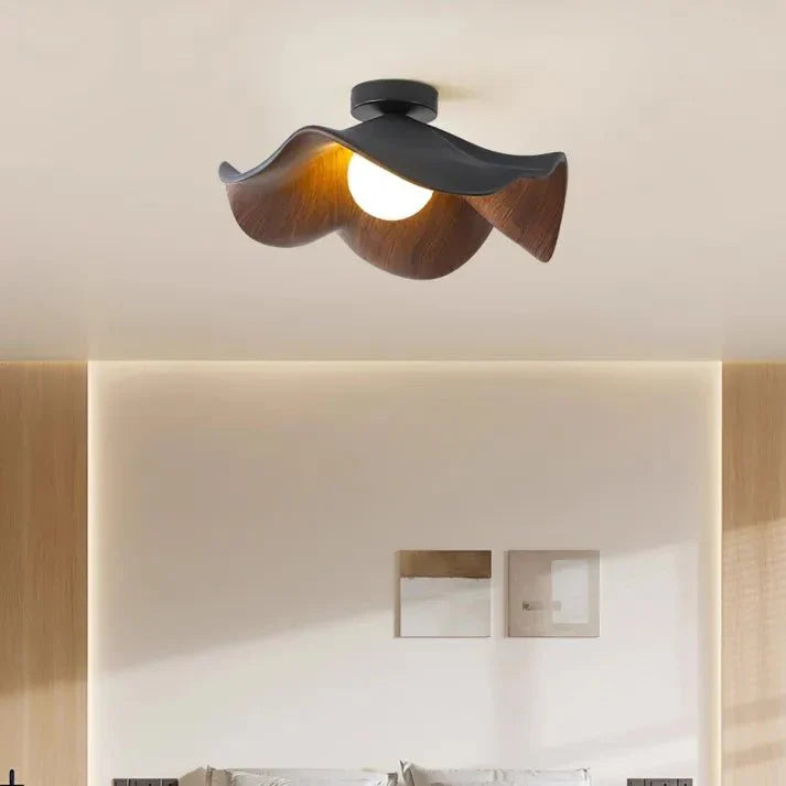 Lotus-loftlampe – organisk form i harpiks og jern