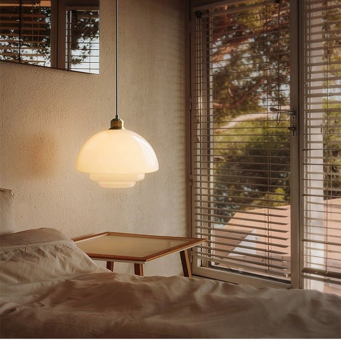 Hvid Glaspendel – Mid-century elegance i glas