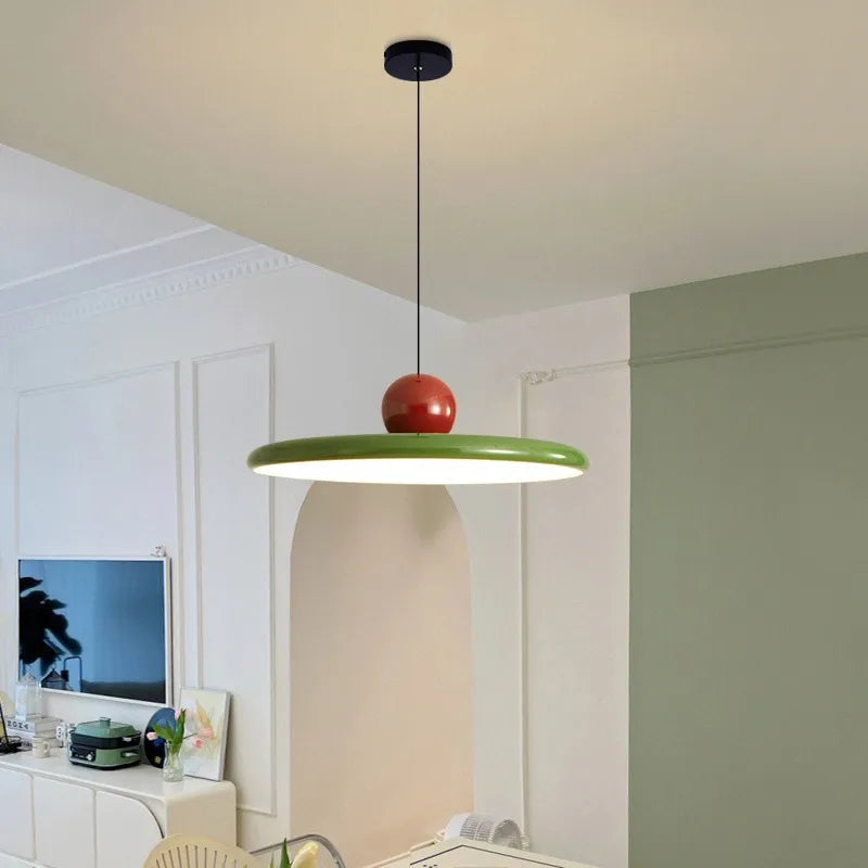 Flyvende Tallerken Pendel – Nordisk Loftlampe i Cremefarver