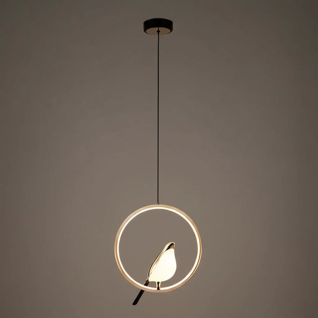 Magpie Pendel – nordisk loftlampe med fuglemotiv