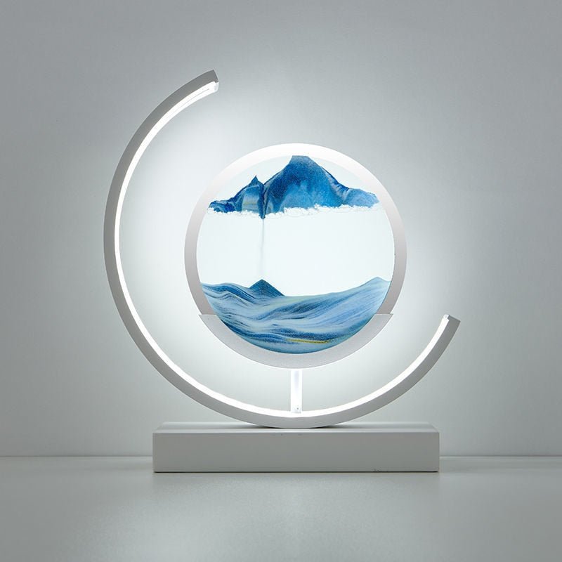 Sandlys – Kviksand LED-bordlampe med sandkunst