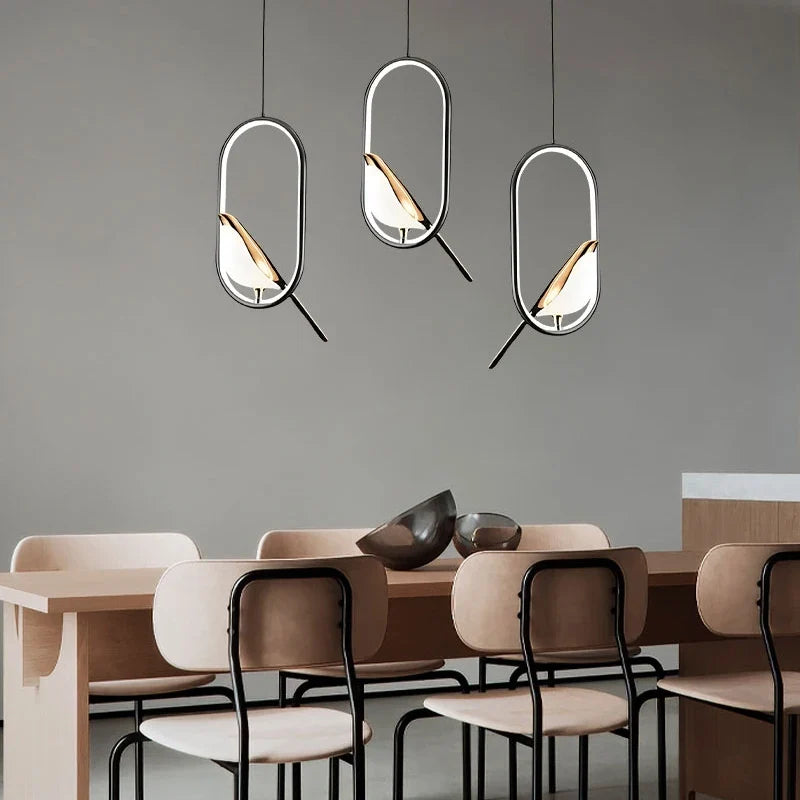 Magpie Pendel – nordisk loftlampe med fuglemotiv