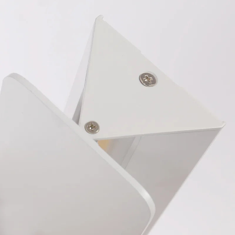 Moderne LED-væglampe – slank og minimalistisk