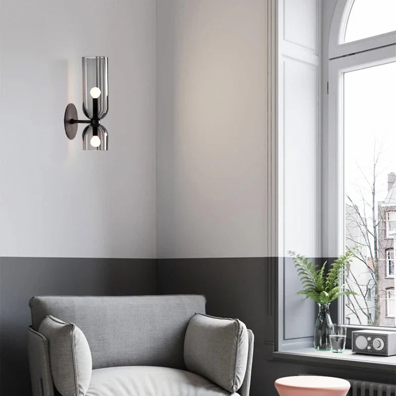 Nordisk glasvæglampe – røget rørdesign