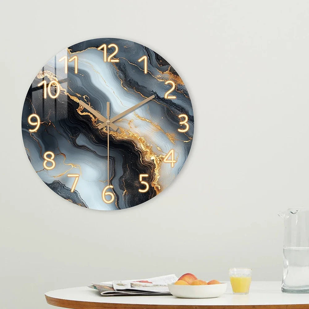 Blå og guld marmorvægur – Lydløst design