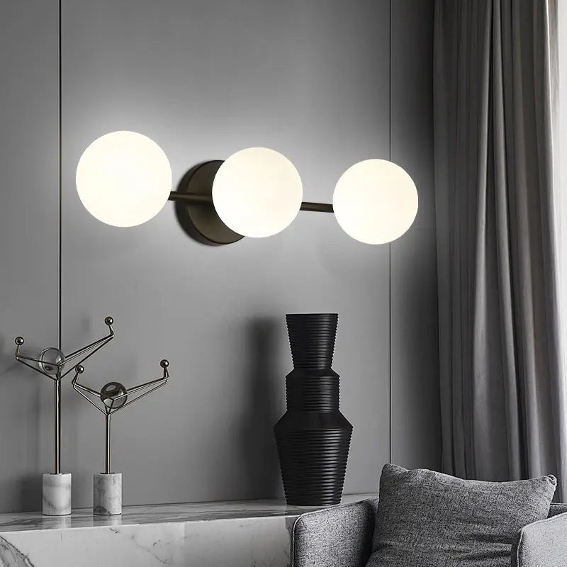 Nordisk Triple Glaskuglelampe – Væg i Guld eller Sort