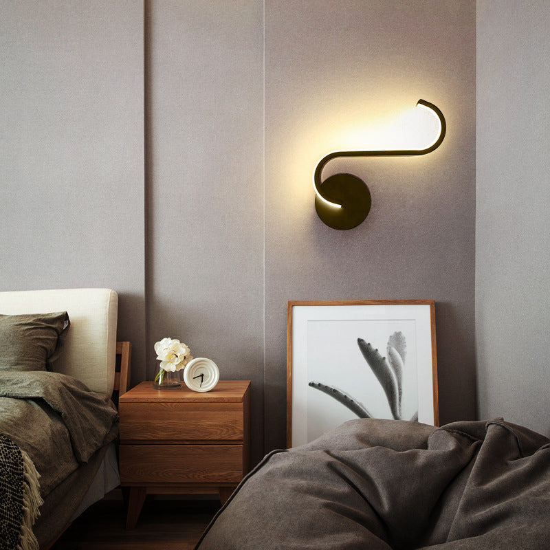 Curves Line – Buet LED-væglampe med halo-effekt