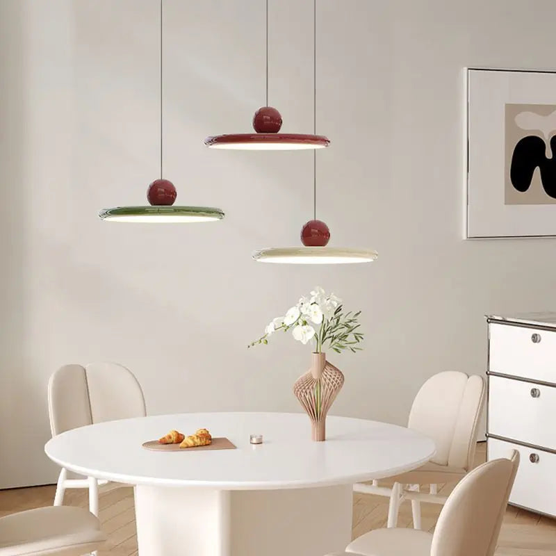 Flyvende Tallerken Pendel – Nordisk Loftlampe i Cremefarver