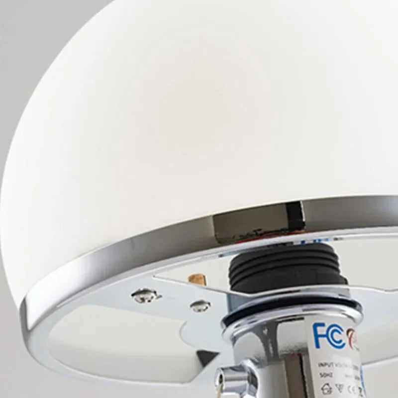 Wilhelm Bauhaus – Bordlampe i frosthærdet glas