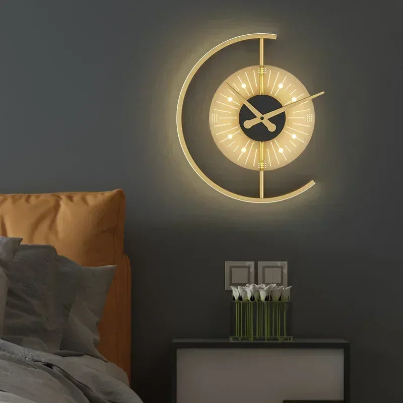 Lunaris – Vægur med indbygget LED-belysning i guld