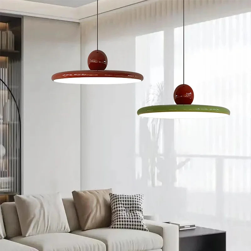 Flyvende Tallerken Pendel – Nordisk Loftlampe i Cremefarver