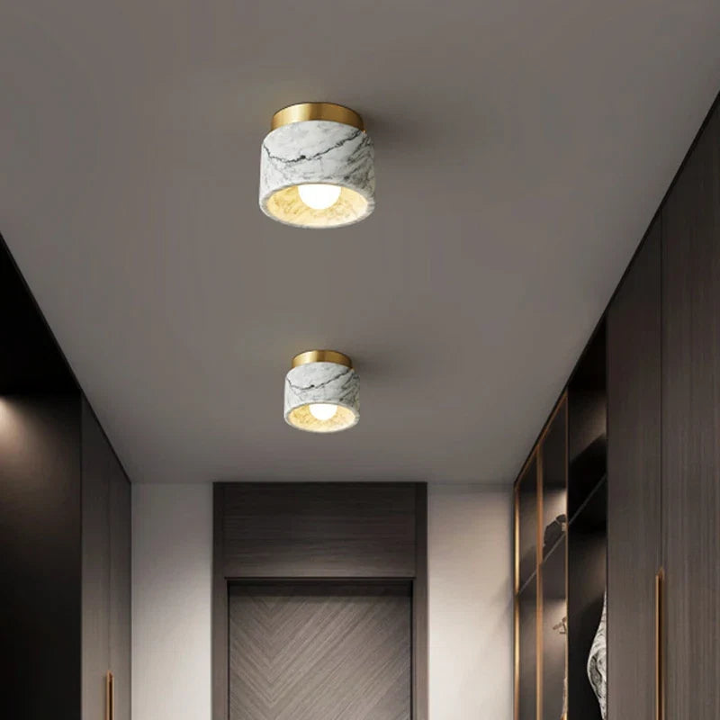 Marmorloftlampe – nordisk downlight i sten og metal