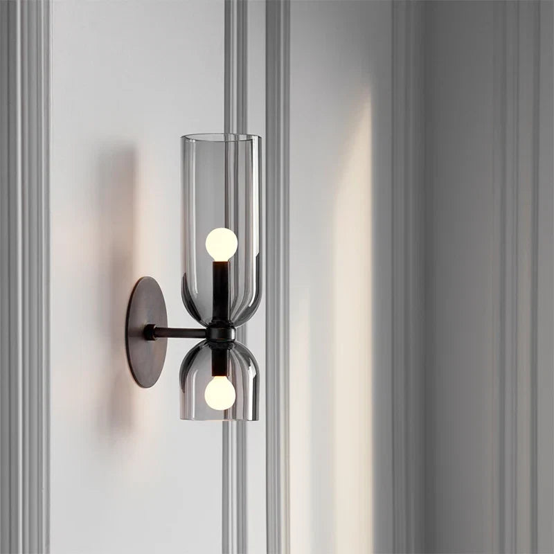 Nordisk glasvæglampe – røget rørdesign