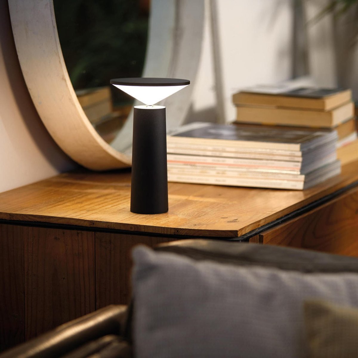 Aurora Libra – Dæmpbar designerbordlampe