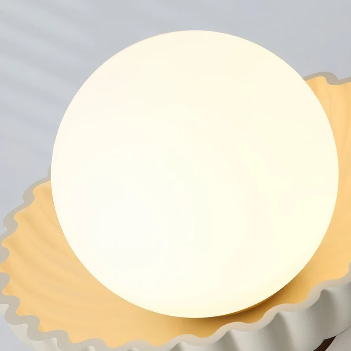 Loftlampe i jern og glas – blødt lys til gang og entré