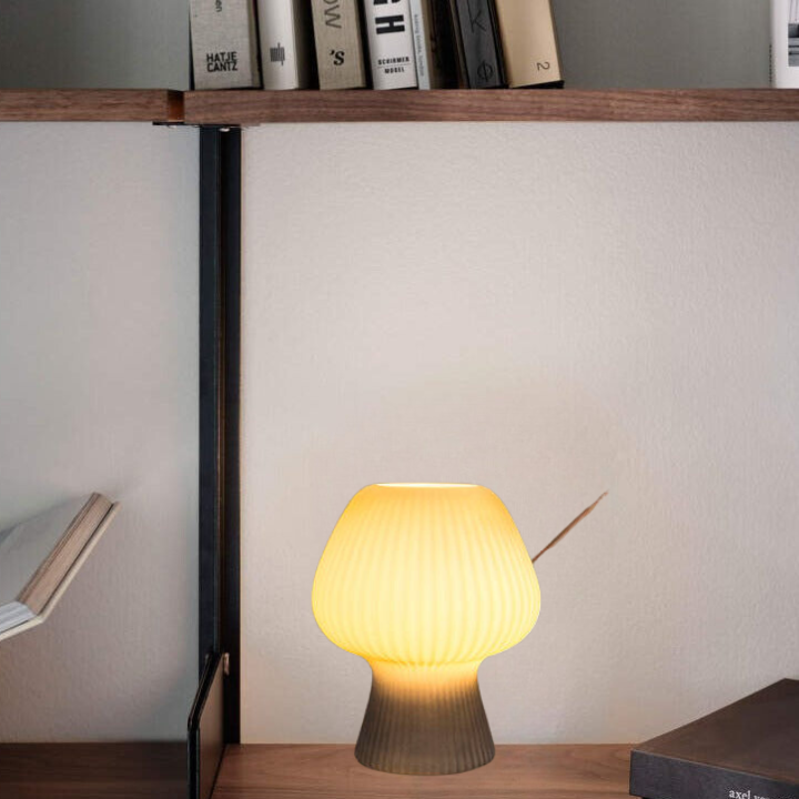 Vintage natbordslampe – svampeformet i ribbet glas
