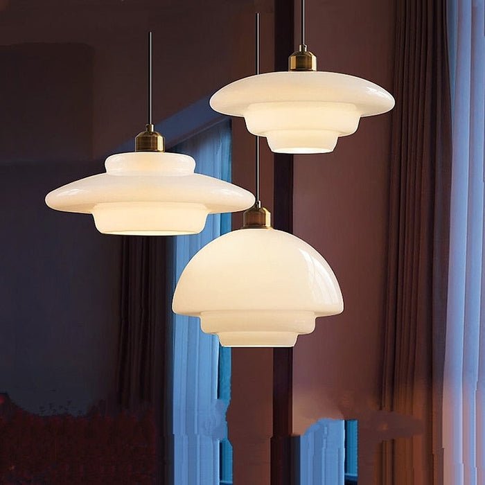 Hvid Glaspendel – Mid-century elegance i glas