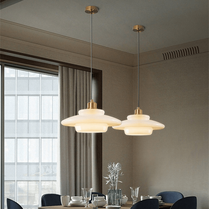 Hvid Glaspendel – Mid-century elegance i glas