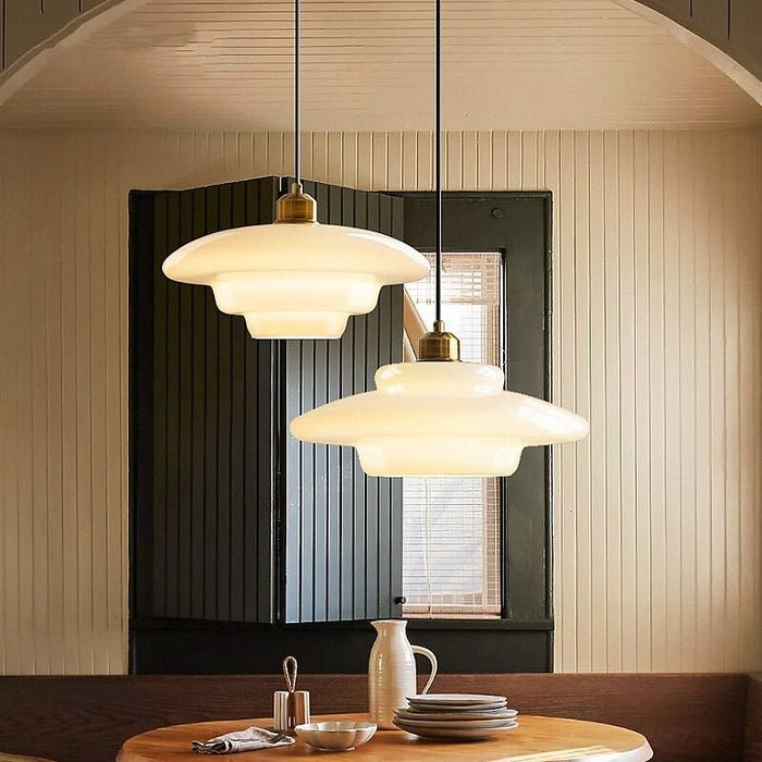 Hvid Glaspendel – Mid-century elegance i glas